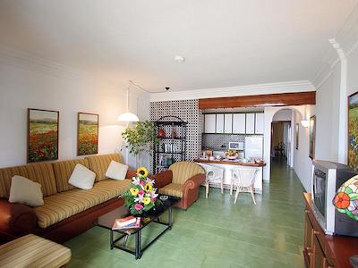 سرکتل هتل پرلا مارینا