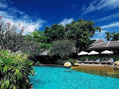 وودلندز هتل اند ریزورت