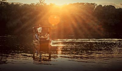 فور اسیسُنز هانگزهو ات وست لاک