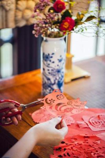 فور اسیسُنز هانگزهو ات وست لاک