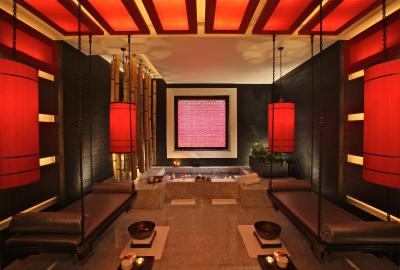 فور اسیسُنز هانگزهو ات وست لاک