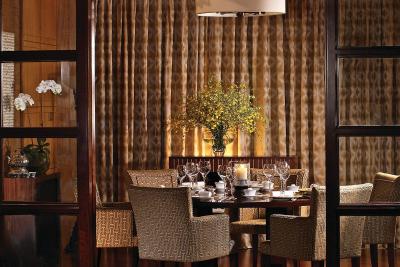 فور اسیسُنز هانگزهو ات وست لاک