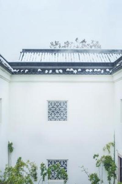 فور اسیسُنز هانگزهو ات وست لاک