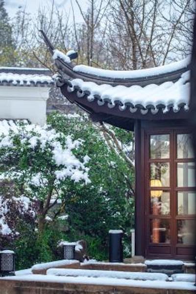 فور اسیسُنز هانگزهو ات وست لاک