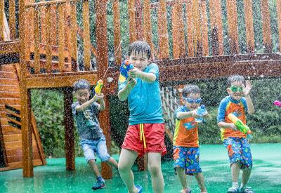 فور اسیسُنز هانگزهو ات وست لاک