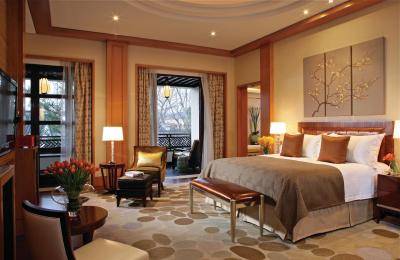 فور اسیسُنز هانگزهو ات وست لاک