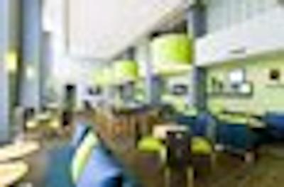 هامپتون این اند سویتز ساراسُتا/برادنتون آیرپرت