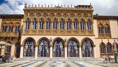 هامپتون این اند سویتز ساراسُتا/برادنتون آیرپرت