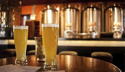 هامپتون این اند سویتز ساراسُتا/برادنتون آیرپرت