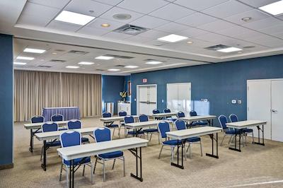 هامپتون این اند سویتز ساراسُتا/برادنتون آیرپرت