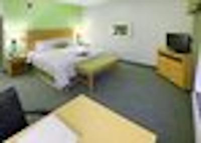 هامپتون این اند سویتز ساراسُتا/برادنتون آیرپرت