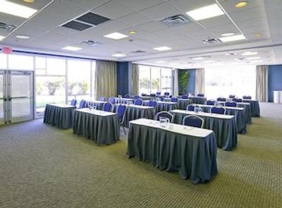 هامپتون این اند سویتز ساراسُتا/برادنتون آیرپرت