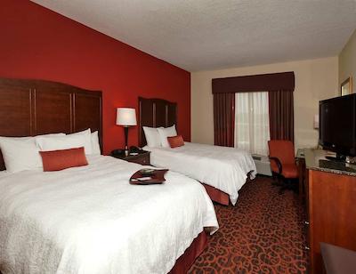 هامپتون این اند سویتز-وینستون-اسالم/ونیورسیتی اریا نک