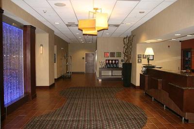 هامپتون این اند سویتز-وینستون-اسالم/ونیورسیتی اریا نک