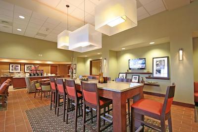 هامپتون این اند سویتز-وینستون-اسالم/ونیورسیتی اریا نک