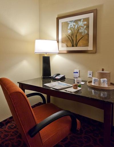 هامپتون این اند سویتز-وینستون-اسالم/ونیورسیتی اریا نک