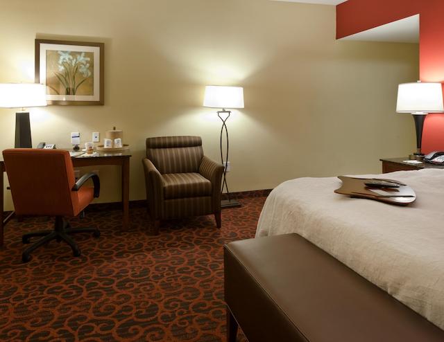 هامپتون این اند سویتز-وینستون-اسالم/ونیورسیتی اریا نک