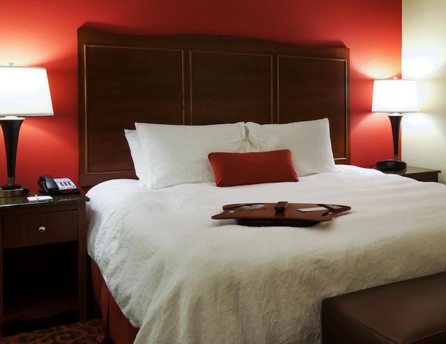 هامپتون این اند سویتز-وینستون-اسالم/ونیورسیتی اریا نک