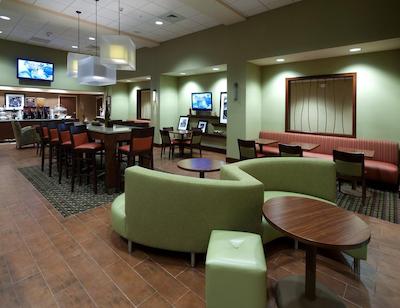 هامپتون این اند سویتز-وینستون-اسالم/ونیورسیتی اریا نک