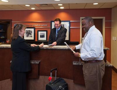 هامپتون این اند سویتز-وینستون-اسالم/ونیورسیتی اریا نک