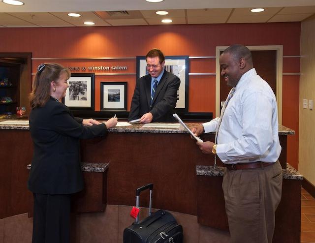 هامپتون این اند سویتز-وینستون-اسالم/ونیورسیتی اریا نک