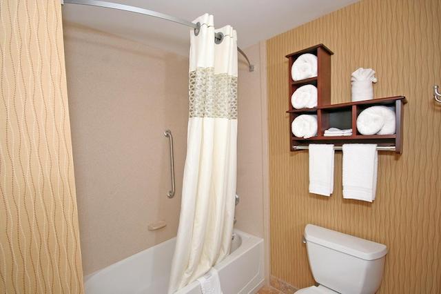 هامپتون این اند سویتز-وینستون-اسالم/ونیورسیتی اریا نک