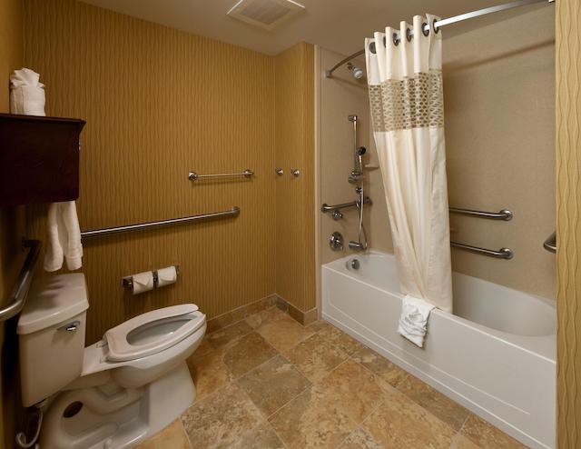 هامپتون این اند سویتز-وینستون-اسالم/ونیورسیتی اریا نک