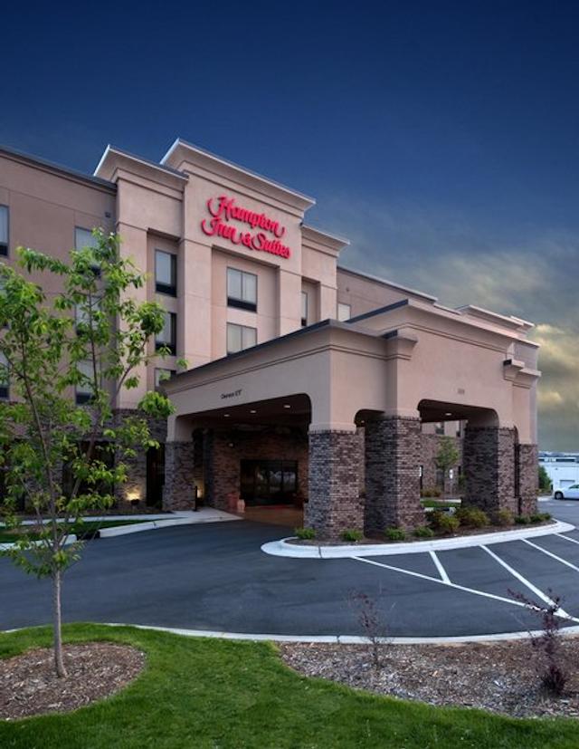 هامپتون این اند سویتز-وینستون-اسالم/ونیورسیتی اریا نک