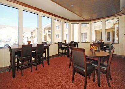 رد روف پلوز- اند سویتز ناکسویل وست-سدار بلوف