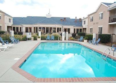 رد روف پلوز- اند سویتز ناکسویل وست-سدار بلوف