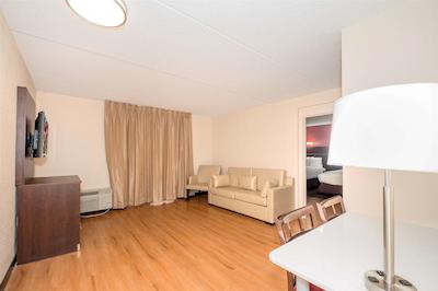 رد روف پلوز- اند سویتز ناکسویل وست-سدار بلوف