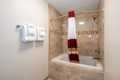 رد روف پلوز- اند سویتز ناکسویل وست-سدار بلوف