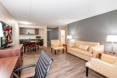 رد روف پلوز- اند سویتز ناکسویل وست-سدار بلوف