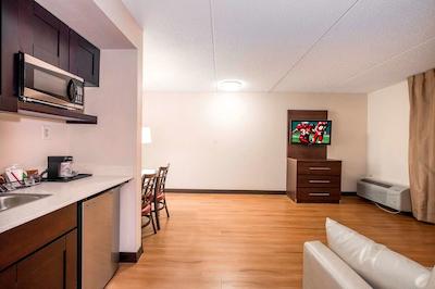 رد روف پلوز- اند سویتز ناکسویل وست-سدار بلوف