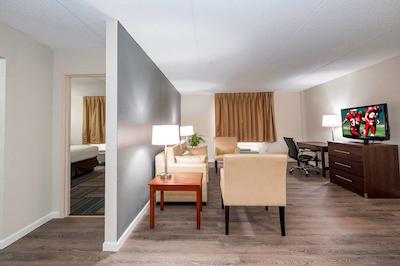 رد روف پلوز- اند سویتز ناکسویل وست-سدار بلوف