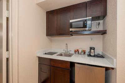 رد روف پلوز- اند سویتز ناکسویل وست-سدار بلوف