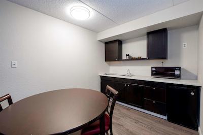 رد روف پلوز- اند سویتز ناکسویل وست-سدار بلوف