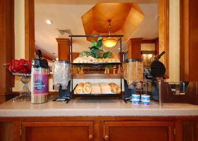 رد روف پلوز- اند سویتز ناکسویل وست-سدار بلوف