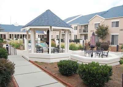 رد روف پلوز- اند سویتز ناکسویل وست-سدار بلوف