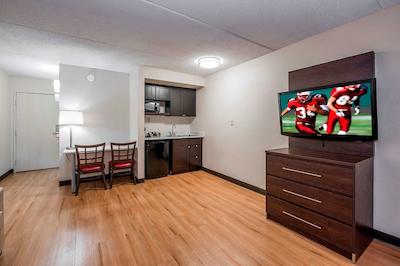 رد روف پلوز- اند سویتز ناکسویل وست-سدار بلوف