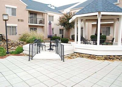 رد روف پلوز- اند سویتز ناکسویل وست-سدار بلوف