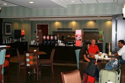 هامپتون این اندرسُن/الیانس بوسینز پارک