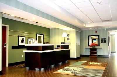 هامپتون این اندرسُن/الیانس بوسینز پارک