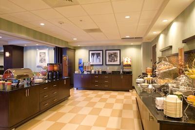 هامپتون این اندرسُن/الیانس بوسینز پارک