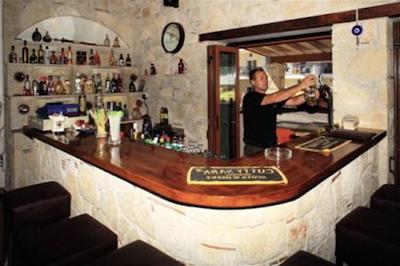 ریال هتل اند سویتز