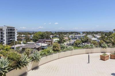 والدرف د انترانس سرویسد اپارتمنت هتل