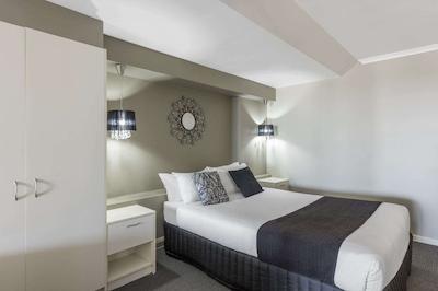 والدرف د انترانس سرویسد اپارتمنت هتل