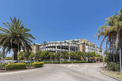 والدرف د انترانس سرویسد اپارتمنت هتل