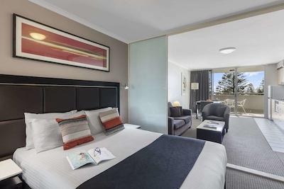 والدرف د انترانس سرویسد اپارتمنت هتل