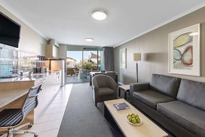 والدرف د انترانس سرویسد اپارتمنت هتل